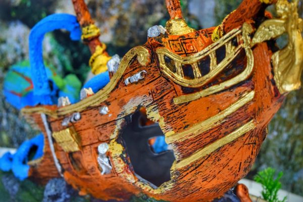 Barco Kraken decoración del acuario está hecha de material de resina de alta calidad, no tóxico, no contaminante e inofensivo para los peces.